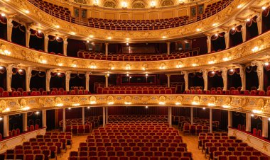 Lviv, Ukrayna - 16 Şubat 2021: Lviv Opera Binası