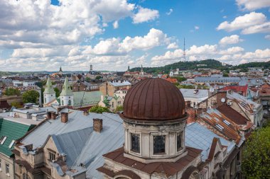 Lviv, Ukrayna - Mayıs 2021: İHA 'dan Lviv' e panoramik hava görüntüsü
