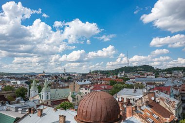 Lviv, Ukrayna - Mayıs 2021: İHA 'dan Lviv' e panoramik hava görüntüsü