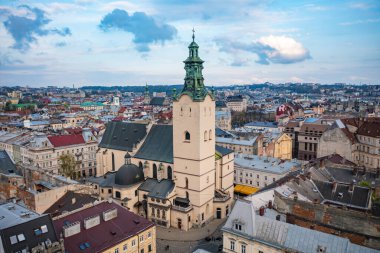 Lviv, Ukrayna - Nisan 2021: İHA 'dan Ukrayna' nın Lviv kentindeki Latin Katedrali
