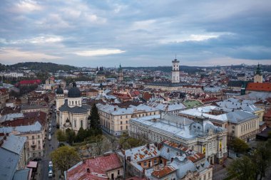 Lviv, Ukrayna - Mayıs 2021: İHA 'dan Lviv' e panoramik hava görüntüsü