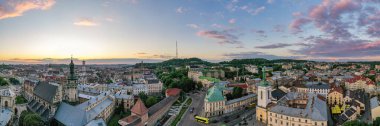 Lviv, Ukrayna - Mayıs 2021: İHA 'dan Lviv' e panoramik hava görüntüsü