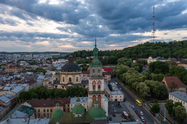 Lviv, Ukrayna - Mayıs 2021: İHA 'dan Lviv' e panoramik hava görüntüsü