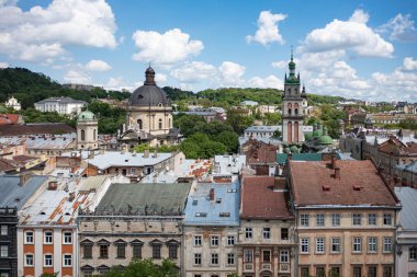 Lviv, Ukrayna - Mayıs 2021: İHA 'dan Lviv' e panoramik hava görüntüsü