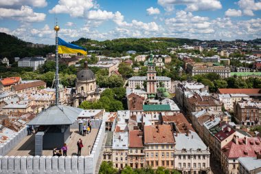 Lviv, Ukrayna - Mayıs 2021: İHA 'dan Lviv' e panoramik hava görüntüsü