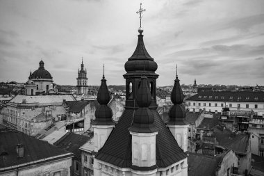 Lviv, Ukrayna - Mayıs 2021: İHA 'dan Lviv' e panoramik hava görüntüsü