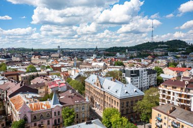 Lviv, Ukrayna - Mayıs 2021: İHA 'dan Lviv' e panoramik hava görüntüsü