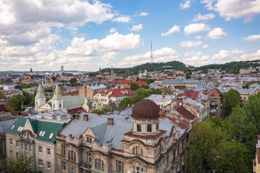 Lviv, Ukrayna - Mayıs 2021: İHA 'dan Lviv' e panoramik hava görüntüsü