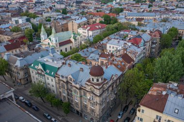 Lviv, Ukrayna - Mayıs 2021: İHA 'dan Lviv' e panoramik hava görüntüsü