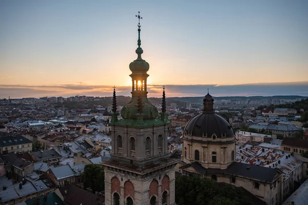 Lviv, Ukrayna - Mayıs 2021: İHA 'dan Lviv' e panoramik hava görüntüsü