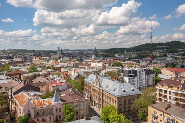 Lviv, Ukrayna - Mayıs 2021: İHA 'dan Lviv' e panoramik hava görüntüsü