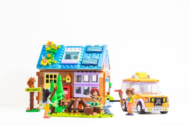 Billund, Danimarka - 1 Şubat 2024 Lego Arkadaşları Mobil Evi