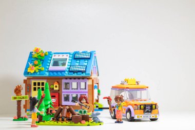 Billund, Danimarka - 1 Şubat 2024 Lego Arkadaşları Mobil Evi