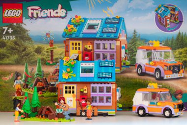 Billund, Danimarka - 1 Şubat 2024 Lego Arkadaşları Mobil Evi