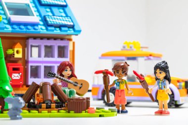 Billund, Danimarka - 1 Şubat 2024 Lego Arkadaşları Mobil Evi