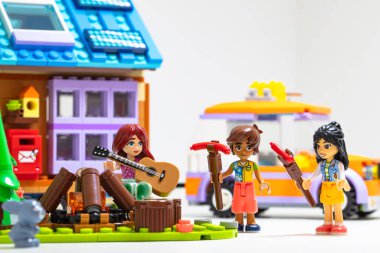 Billund, Danimarka - 1 Şubat 2024 Lego Arkadaşları Mobil Evi