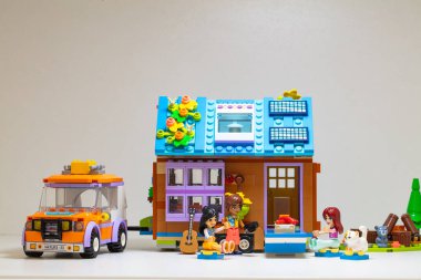 Billund, Danimarka - 1 Şubat 2024 Lego Arkadaşları Mobil Evi