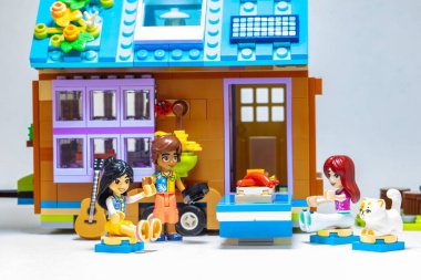 Billund, Danimarka - 1 Şubat 2024 Lego Arkadaşları Mobil Evi