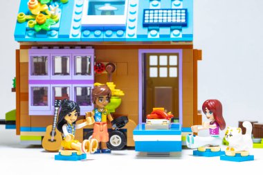 Billund, Danimarka - 1 Şubat 2024 Lego Arkadaşları Mobil Evi