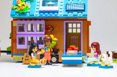 Billund, Danimarka - 1 Şubat 2024 Lego Arkadaşları Mobil Evi