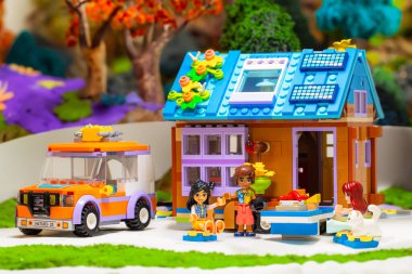Billund, Danimarka - 1 Şubat 2024 Lego Arkadaşları Mobil Evi