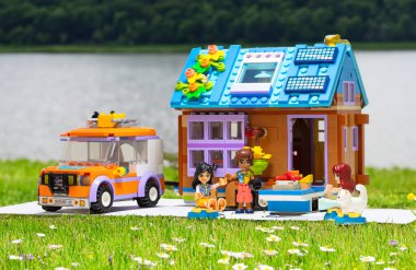 Billund, Danimarka - 1 Şubat 2024 Lego Arkadaşları Mobil Evi