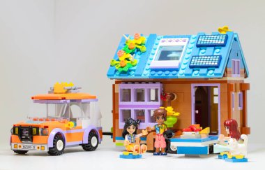 Billund, Danimarka - 1 Şubat 2024 Lego Arkadaşları Mobil Evi