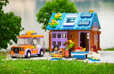 Billund, Danimarka - 1 Şubat 2024 Lego Arkadaşları Mobil Evi