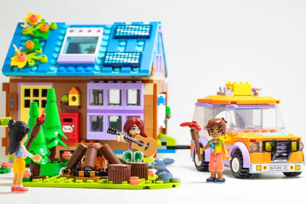 Billund, Danimarka - 1 Şubat 2024 Lego Arkadaşları Mobil Evi