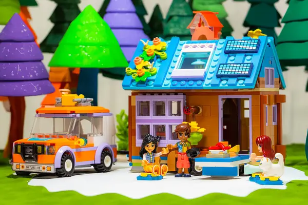 Billund, Danimarka - 1 Şubat 2024 Lego Arkadaşları Mobil Evi