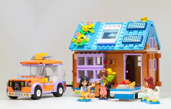 Billund, Danimarka - 1 Şubat 2024 Lego Arkadaşları Mobil Evi