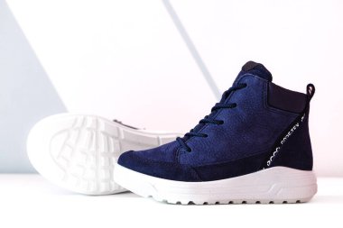 Bredebro, Danimarka - 1 Mart 2024: ECCO Çocuk Snowboardcu Ayakkabıları