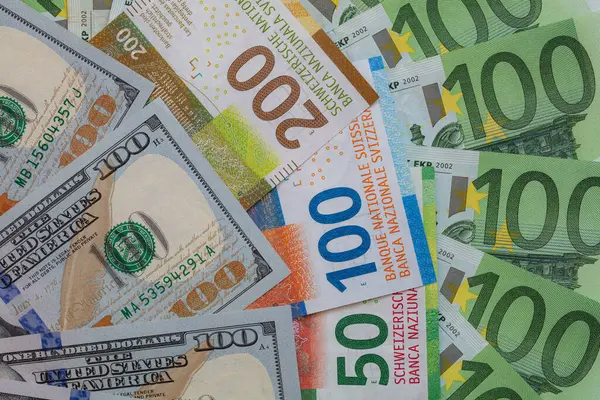 Tasarım amaçlı 50, 100 ve 200 İsviçre frankı banknotları ve 100 avro ve 100 dolar banknotlar