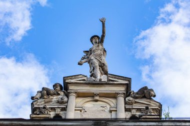 Lviv, Ukrayna - 3 Nisan 2024: Lviv, Ukrayna 'da Merkür' ün Kapalı Heykeli