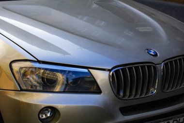Lviv, Ukrayna - 10 Nisan 2024: BMW bir BMW amblemi