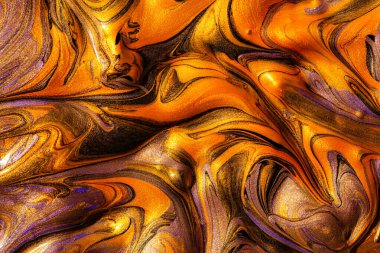 Altın ve siyah sıvı metalik boyanın yakın plan tasarım amacı için desenli arka plan