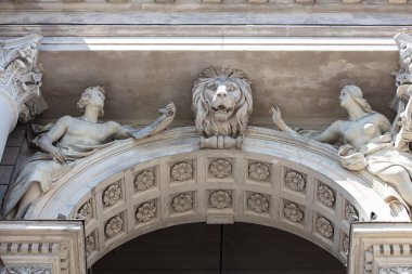 Lviv, Ukrayna - 27 Nisan 2024: Lviv opera binasının kapatılması