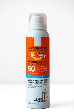 Lviv, Ukrayna - 24 Mayıs 2024: La Roche-Posay Dermo-Kids spf 50 + görünmez sis