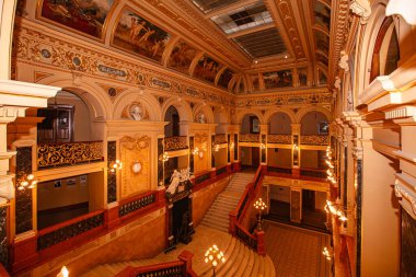 Lviv, Ukrayna - 12 Mayıs 2024: Lviv Ulusal Operası. Girişte.