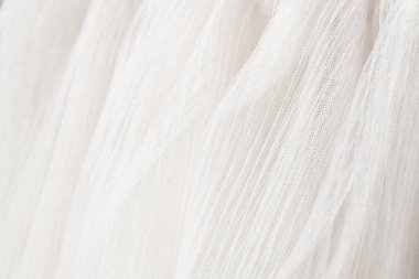 Tasarım amacı için beyaz kıvrımlı organza desenli arkaplanı kapat