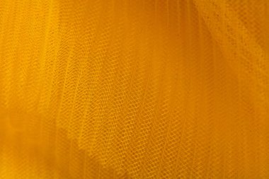 Tasarım amacı için sarı kıvrımlı organzaya yakın plan