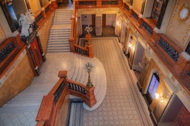 Lviv, Ukrayna - 21 Mayıs 2024: Lviv Ulusal Operası. Girişte.