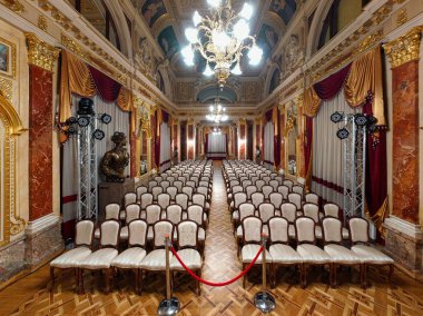 Lviv, Ukrayna - 22 Mayıs 2024: Lviv Ulusal Operası. Ayna salonu