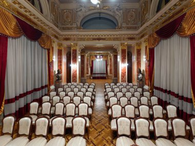 Lviv, Ukrayna - 22 Mayıs 2024: Lviv Ulusal Operası. Ayna salonu