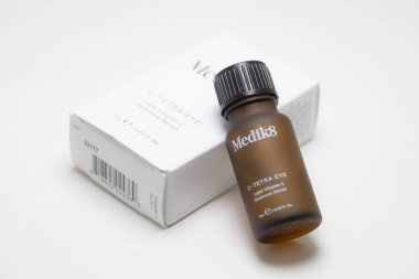 Lviv, Ukrayna - 15 Temmuz 2024: Medik8 C-Tetra Göz Lipid C Vitamin Parlaklık Serumu