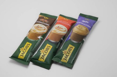 Lviv, Ukrayna - 16 Nisan 2024: Jacobs Classic, Milka ve Baileys Cappuchino çubukları