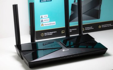 Lviv, Ukrayna - 16 Ağustos 2024: TP-Link AX3000 İkili Band Gigabit Wi-Fi 6 Router