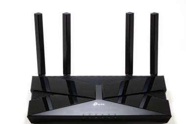 Lviv, Ukrayna - 16 Ağustos 2024: TP-Link AX3000 İkili Band Gigabit Wi-Fi 6 Router