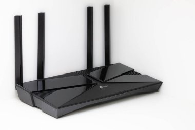 Lviv, Ukrayna - 16 Ağustos 2024: TP-Link AX3000 İkili Band Gigabit Wi-Fi 6 Router