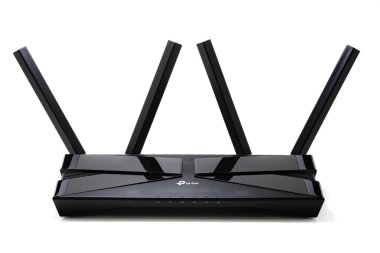 Lviv, Ukrayna - 16 Ağustos 2024: TP-Link AX3000 İkili Band Gigabit Wi-Fi 6 Router